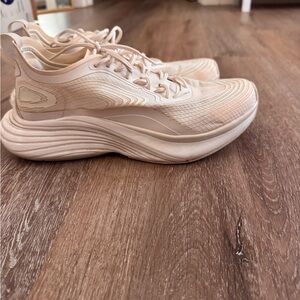 APL Streamline Sneakers in Soft Beige